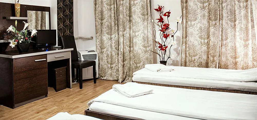 Hotel Stars Bucharest 2*,