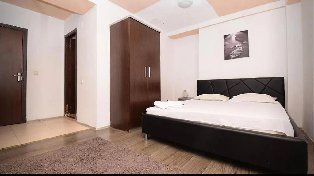 Hotel Stars Bucharest 2*,
